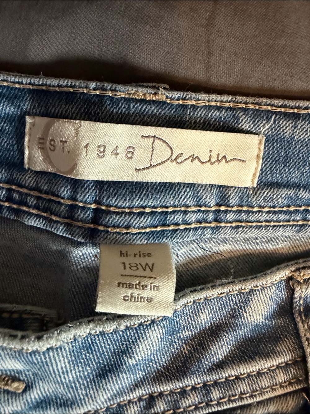 Light Wash Women's Stretch Denim Jeans - Picture 3 of 3